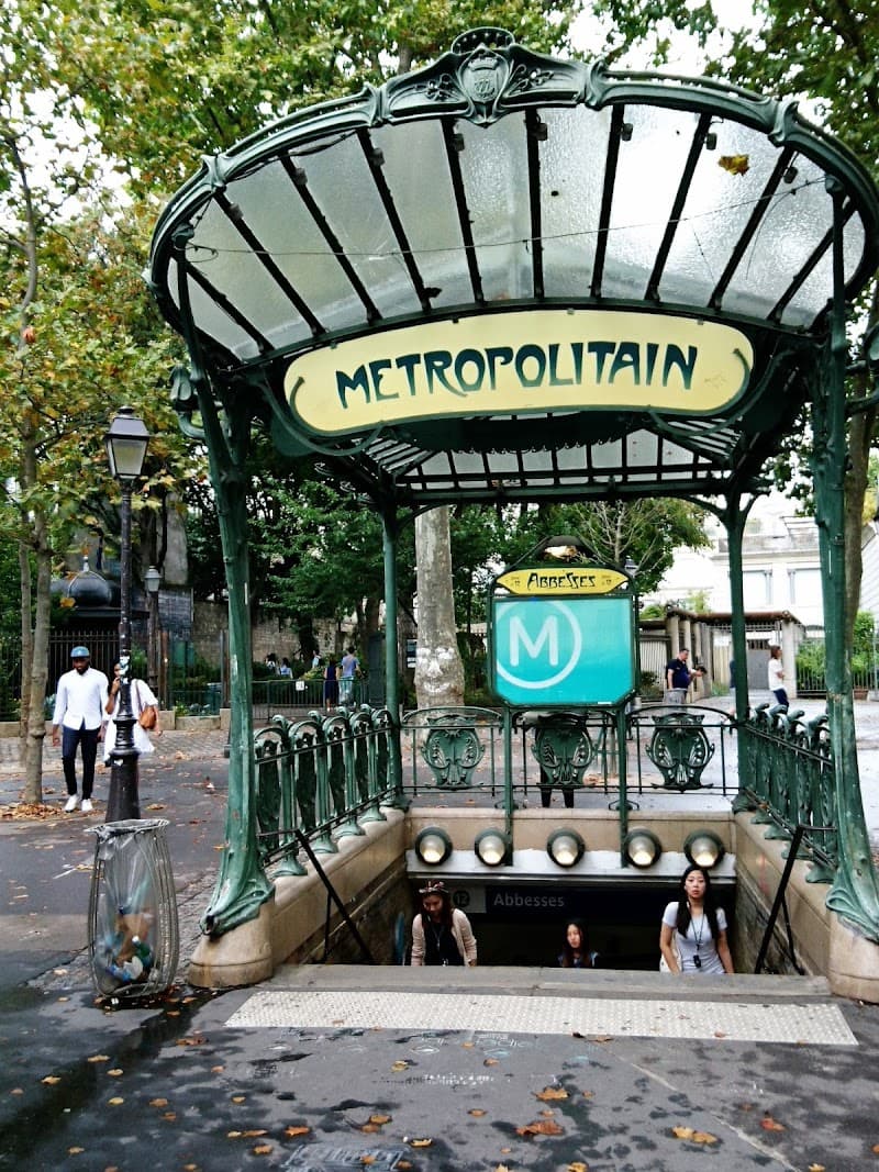 Place des Abbesses Explore