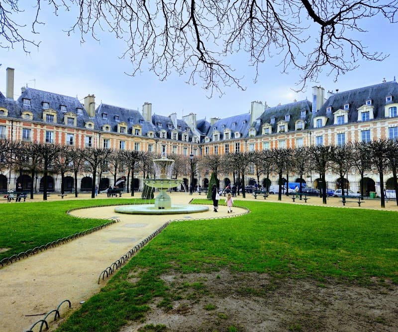 Place des Vosges Stroll