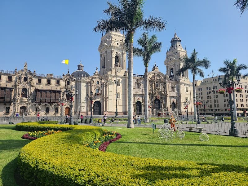 Plaza de Armas Evening Stroll
