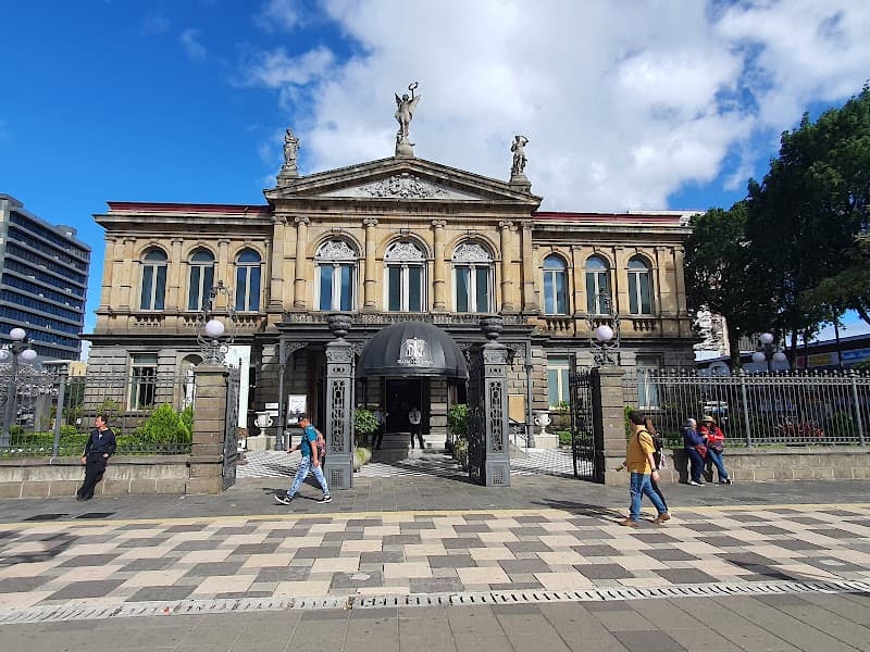 Plaza de la Cultura & Avenida Central Walk