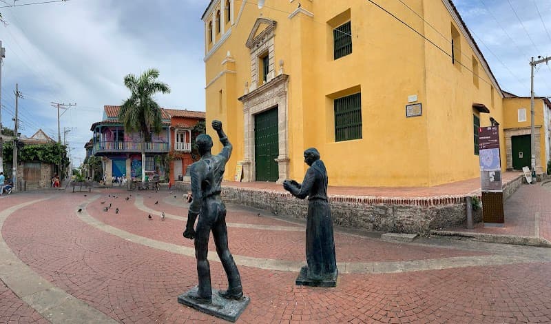 Plaza de la Trinidad & Getsemaní Street Art Evening Stroll