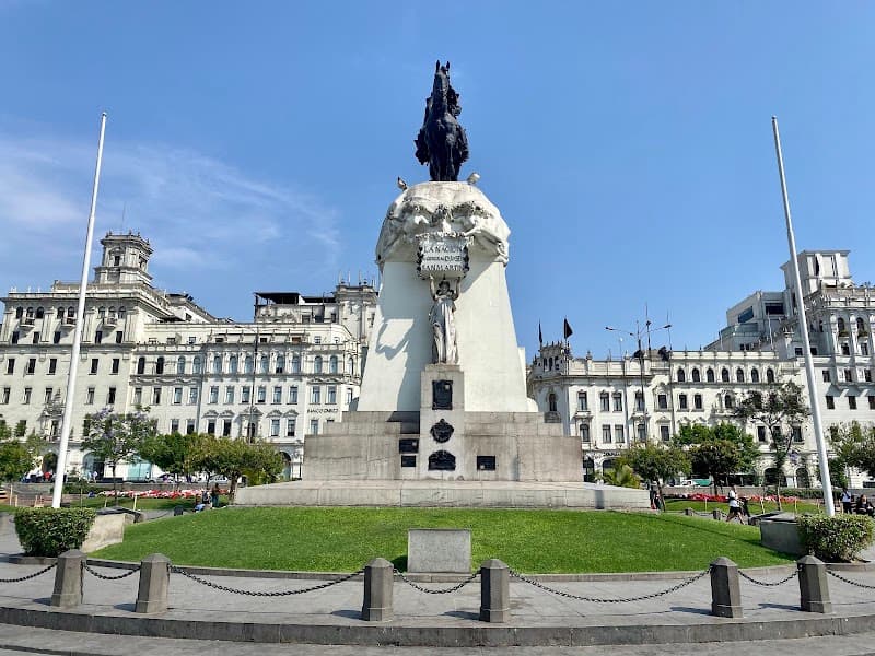 Plaza San Martín and Jirón de la Unión