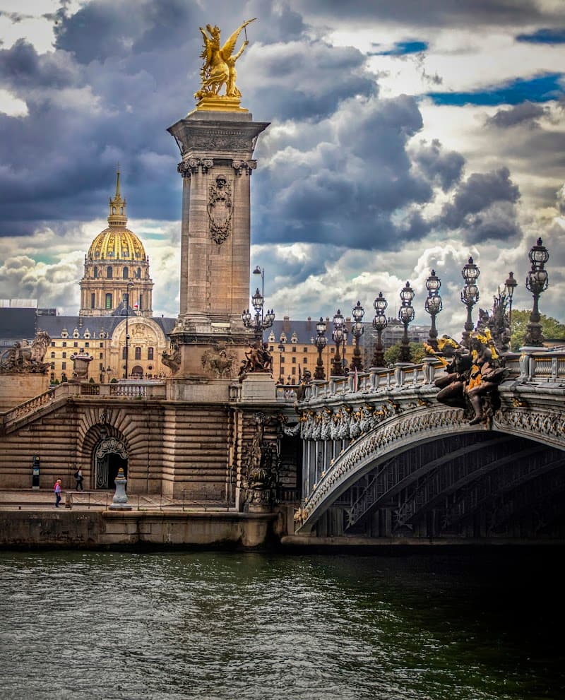 Pont Alexandre III & Seine Riverside Walk