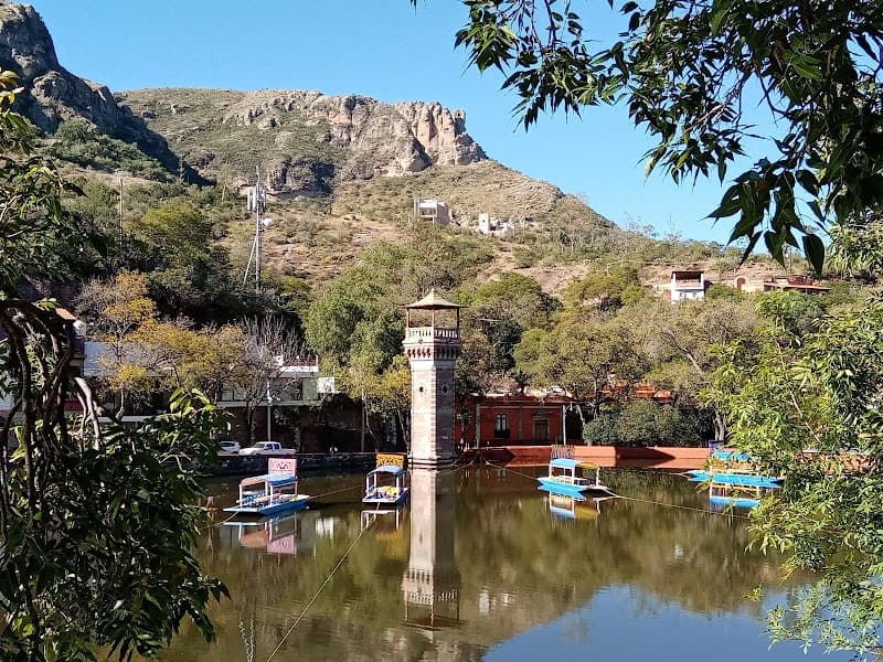 Presa de la Olla Lakeside Walk