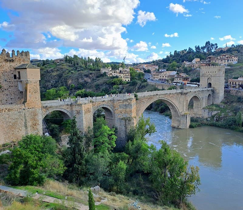 Puente de San Martín & Eco-piste Riverside Walk