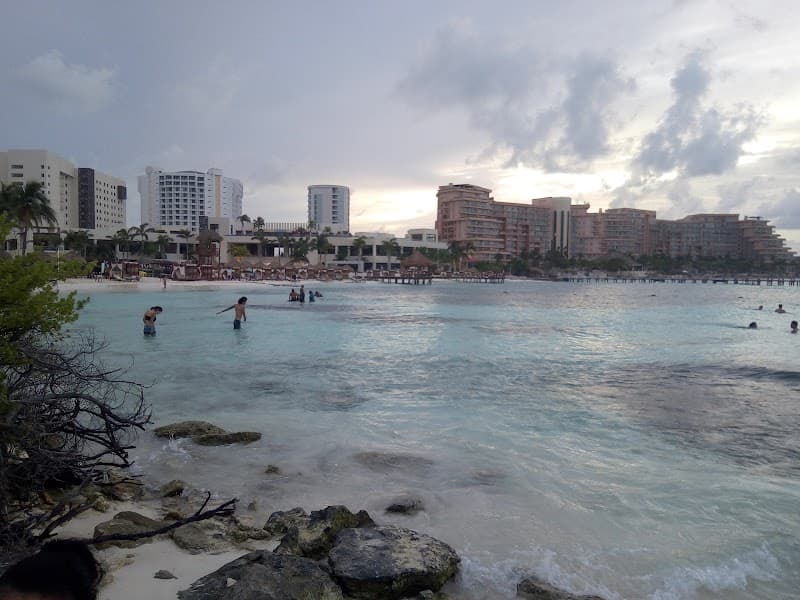 Punta Cancún Nightlife Stroll