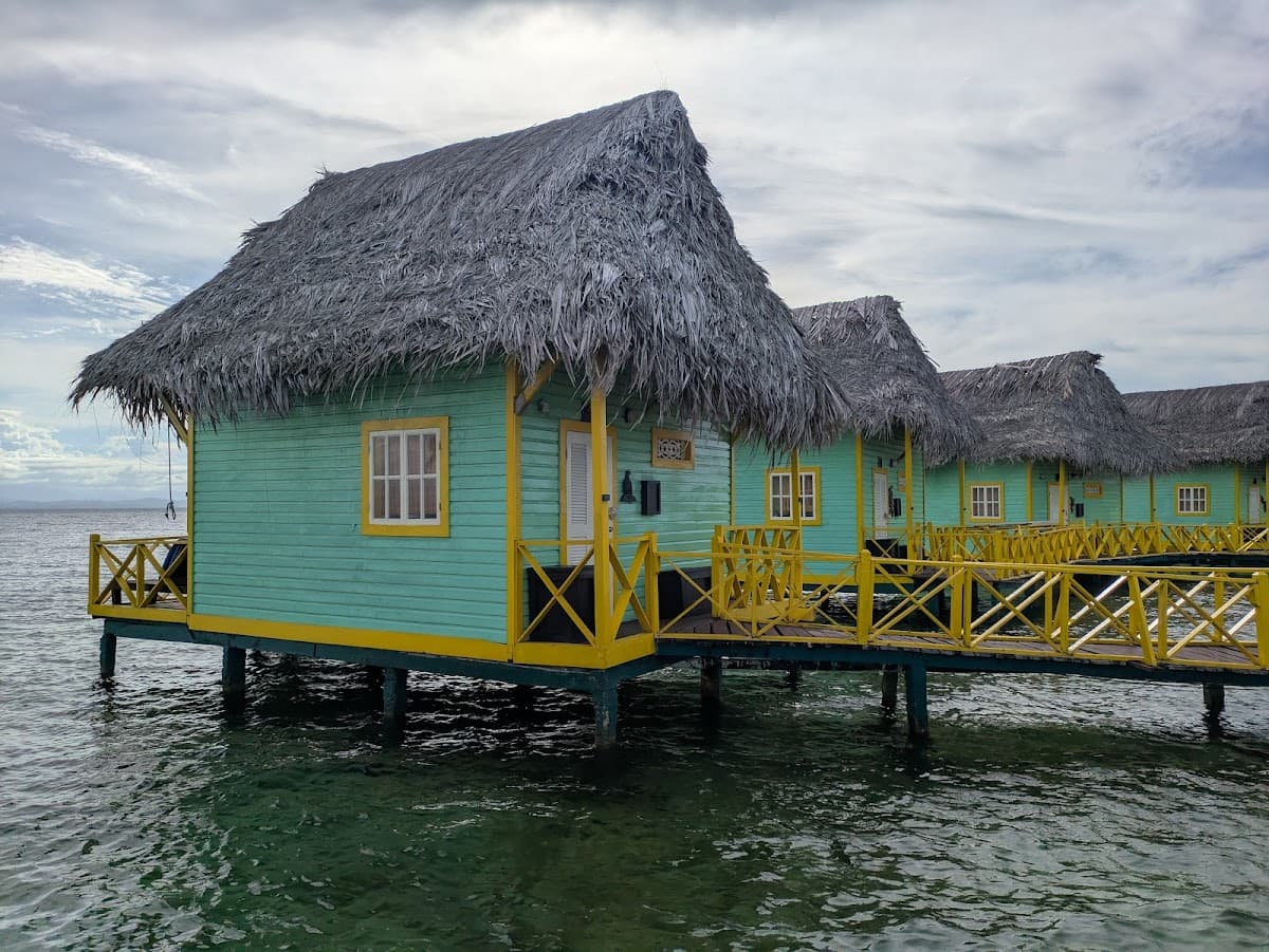 Punta Caracol Acqua Lodge
