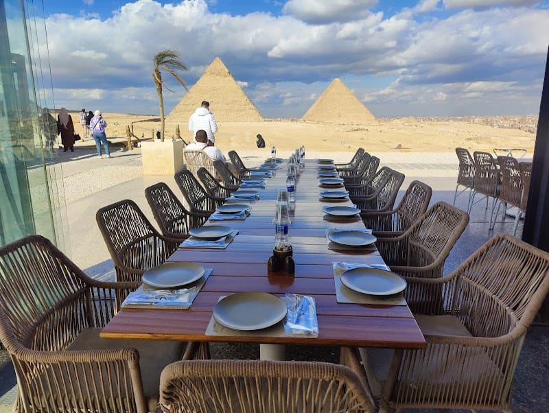 Pyramids Lounge & Restaurant