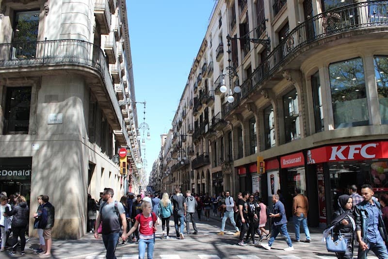 Rambla de Catalunya Stroll