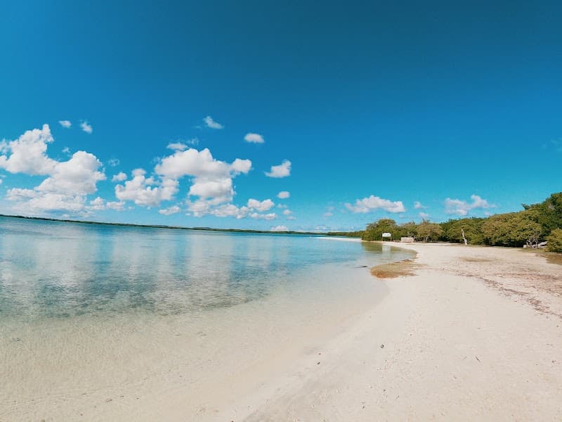 Relaxed Beach Time at Lac Bay
