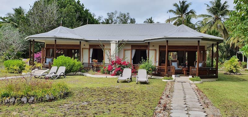 Restaurant at Les Villas d’Or (if staying) / Nearby Takeaway Stands