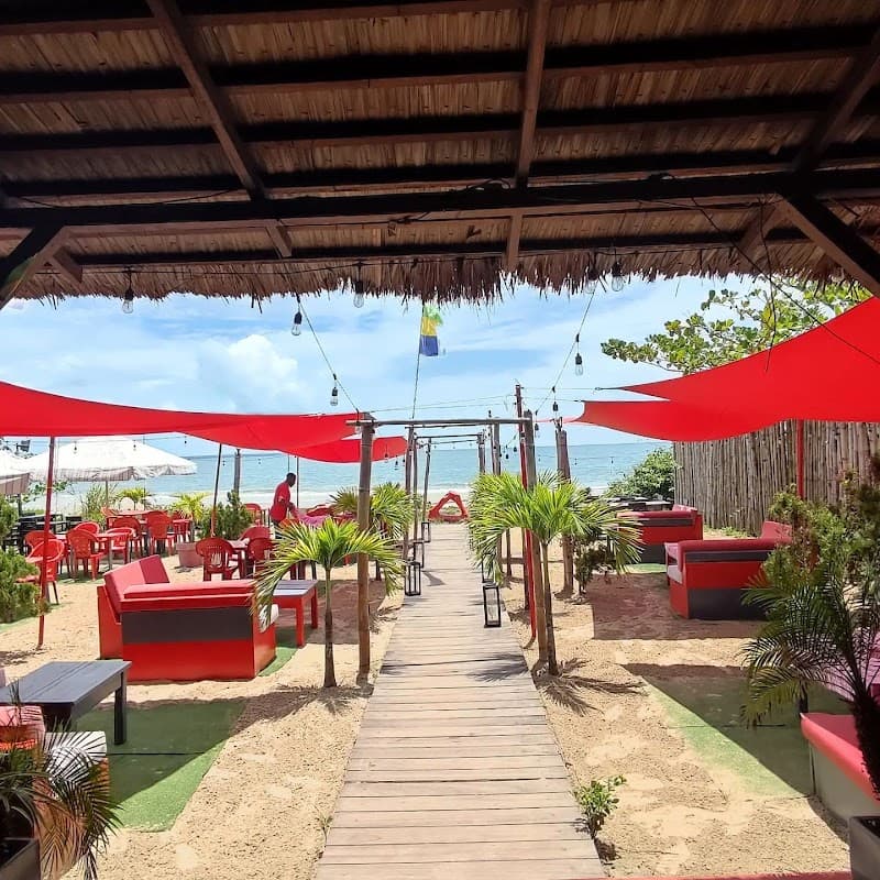 Restaurant La Voile Rouge (Beachside Fish Grill)