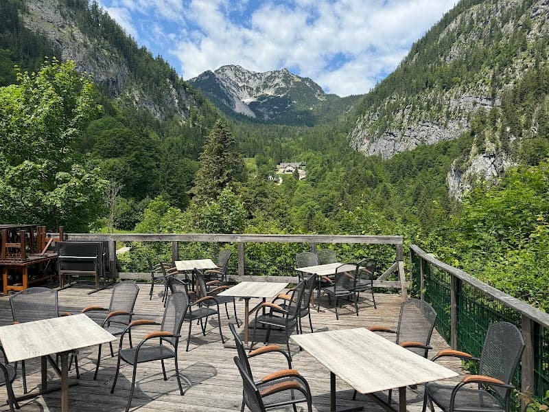 Lakes, Peaks & Quiet Villages: A Salzkammergut Escape
