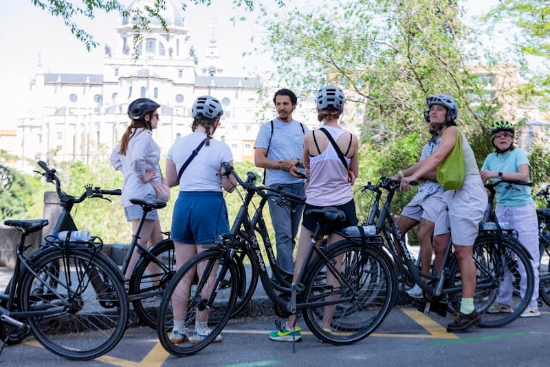 Retiro Park Cycling with Rent & Roll