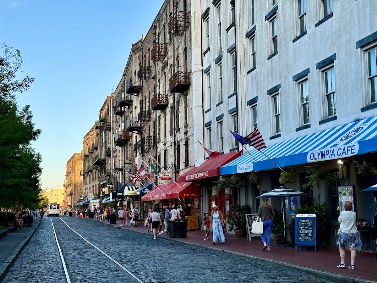 River Street Stroll & Nightlife