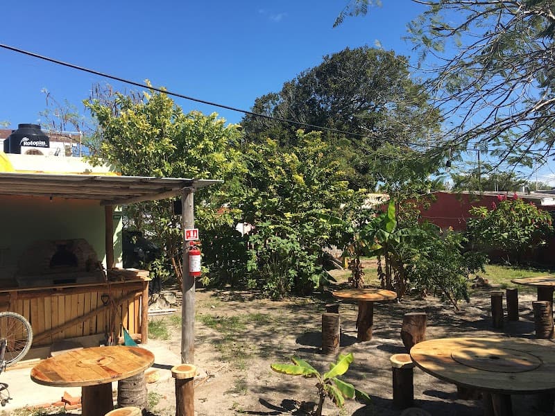 Roots Pizza a Leña Holbox