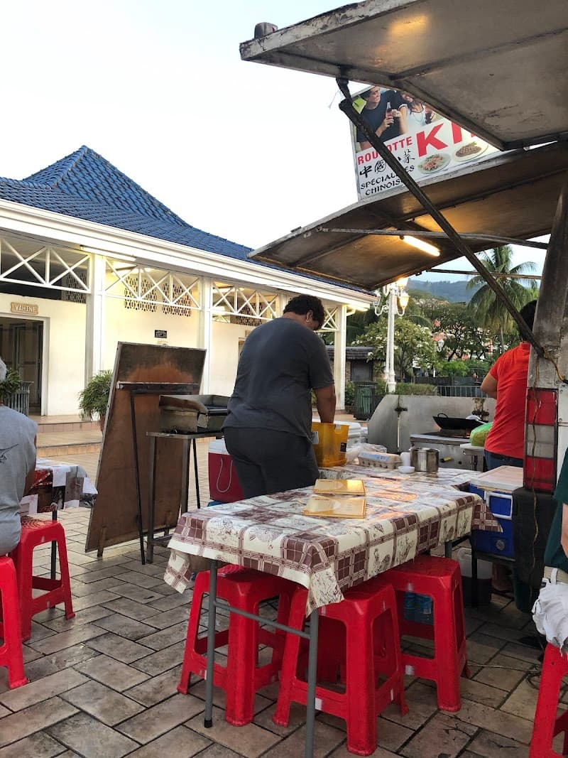 Roulotte Vegetarian/Fish Stand (Place Vaiete, pick on-site)