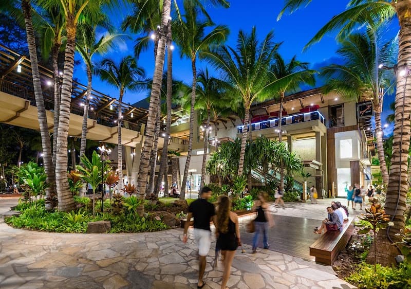Royal Hawaiian Center Stroll
