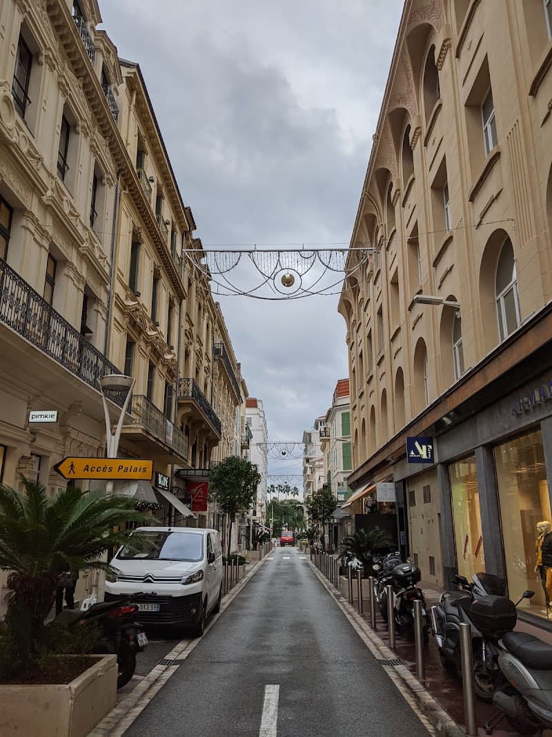 Rue d’Antibes Shopping & People-Watching