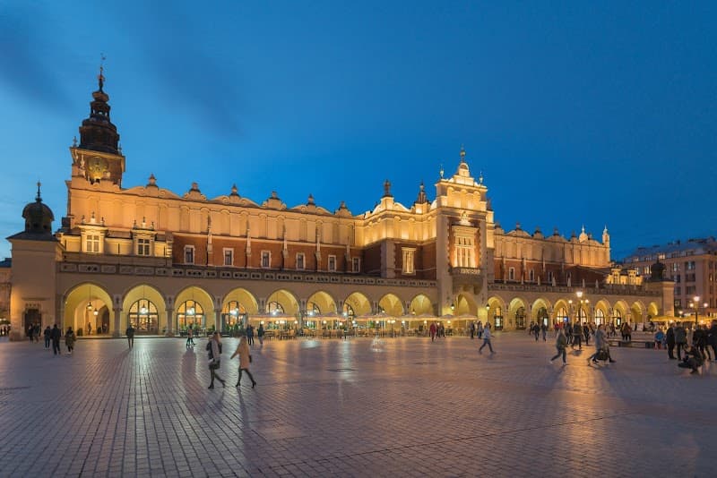 Rynek Główny & Cloth Hall (Sukiennice) Market