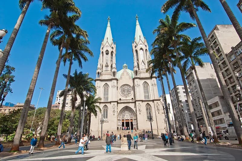 Sé Cathedral and Praça da Sé
