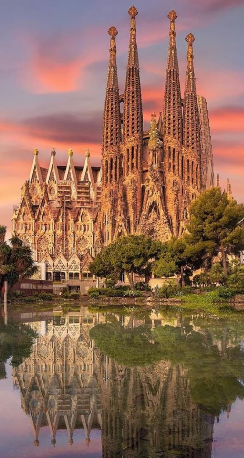 Sagrada Família Exterior Visit
