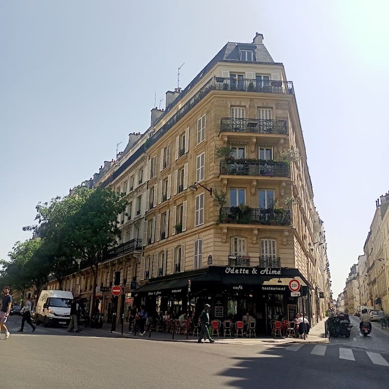 Saint-Germain-des-Prés Boutiques & Boulevard Saint-Germain