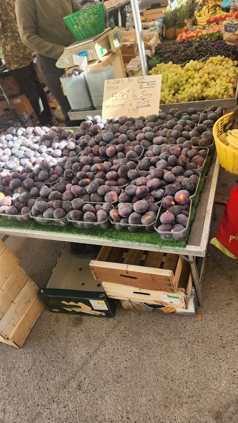 Saint-Tropez Provencal Market Browsing