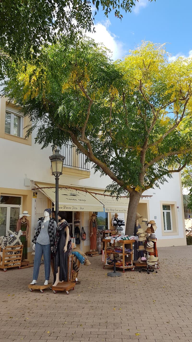 Santa Gertrudis Village Stroll
