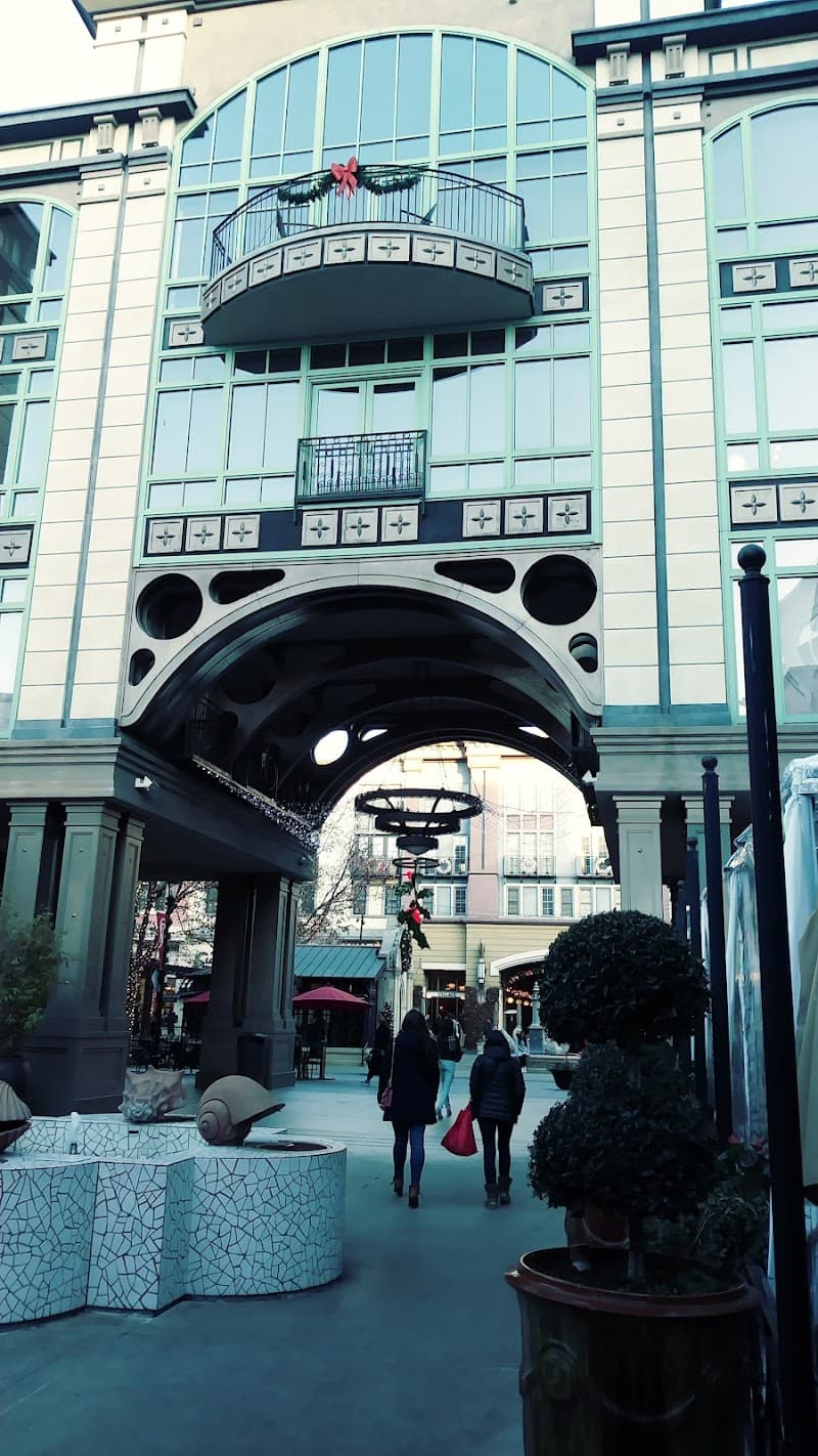 Santana Row Casual Lunch Spot