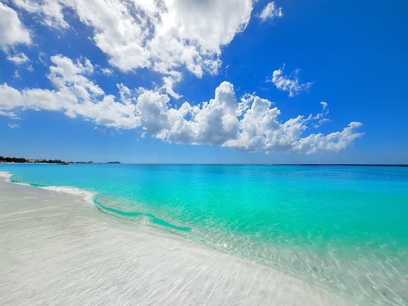 Seven Mile Beach – Gentle Beach Day
