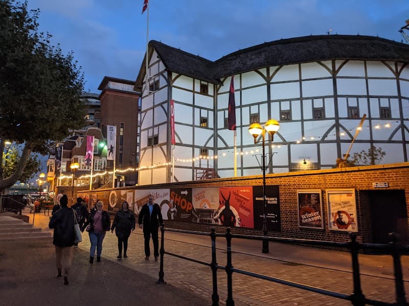 Shakespeare’s Globe (exterior and tour)