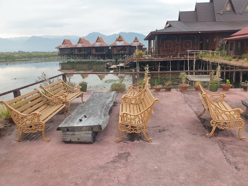 Shwe Inn Tha Floating Resort