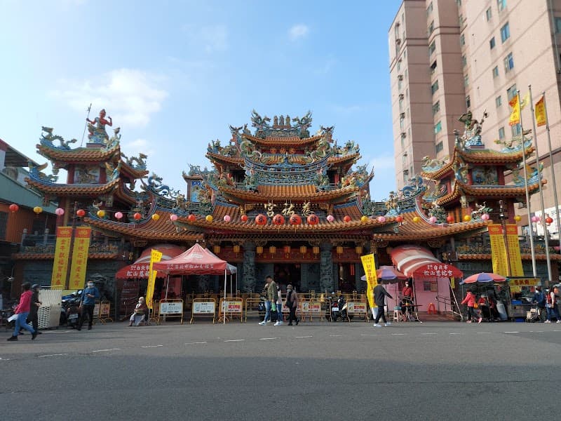 Songshan Ciyou Temple & Riverside Park (near Raohe)