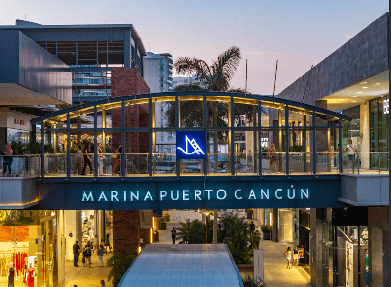 Sports Bar & Nightlife at Marina Puerto Cancún