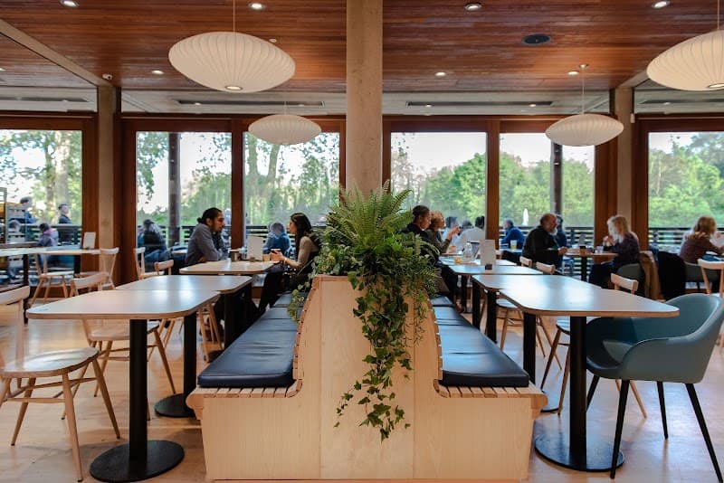 St. James's Café