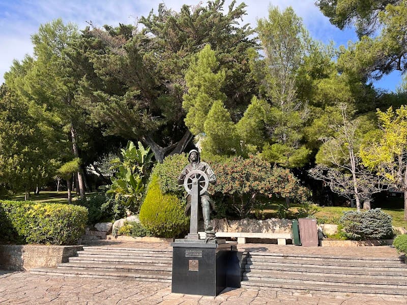 St. Martin Gardens Sunset Walk