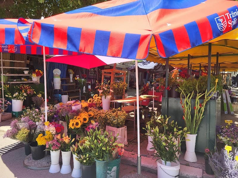 Street Food Gruz Market