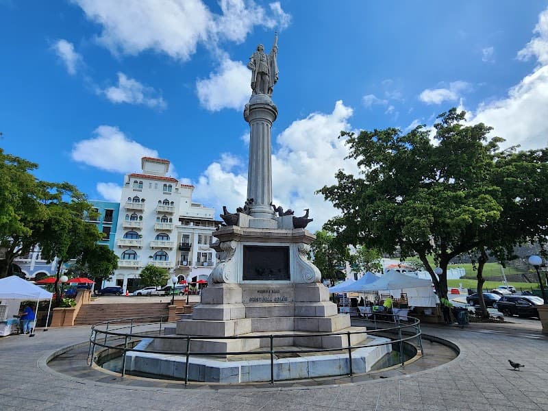 Stroll Old San Juan & Plaza Colón