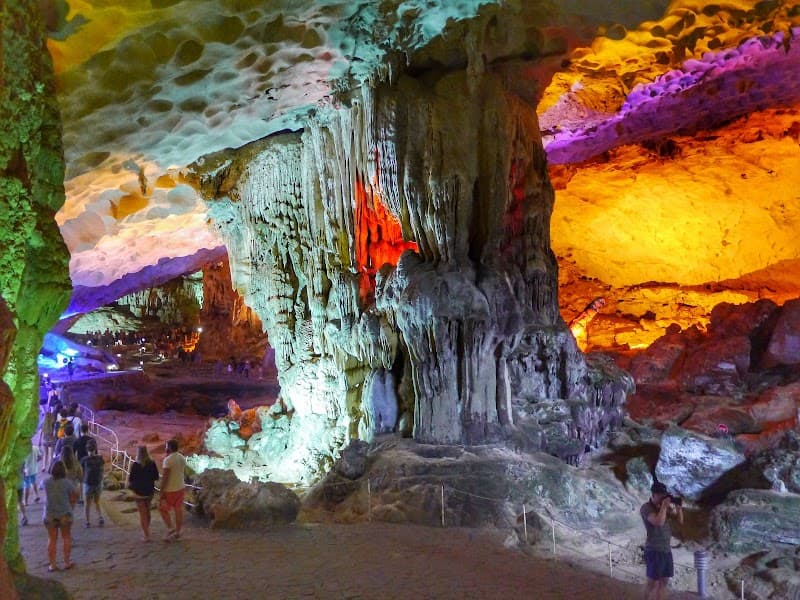 Sung Sot (Surprise) Cave Visit