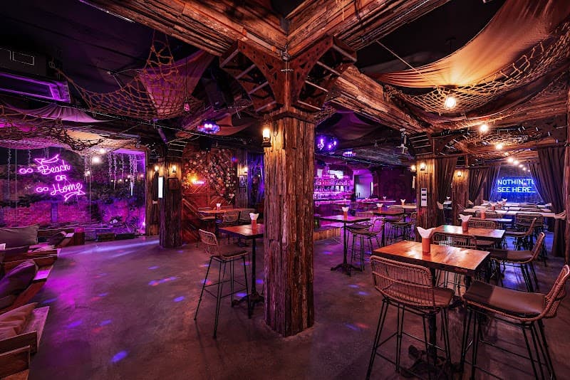 Sunset Beach Bar & Restaurant (Ong Lang)