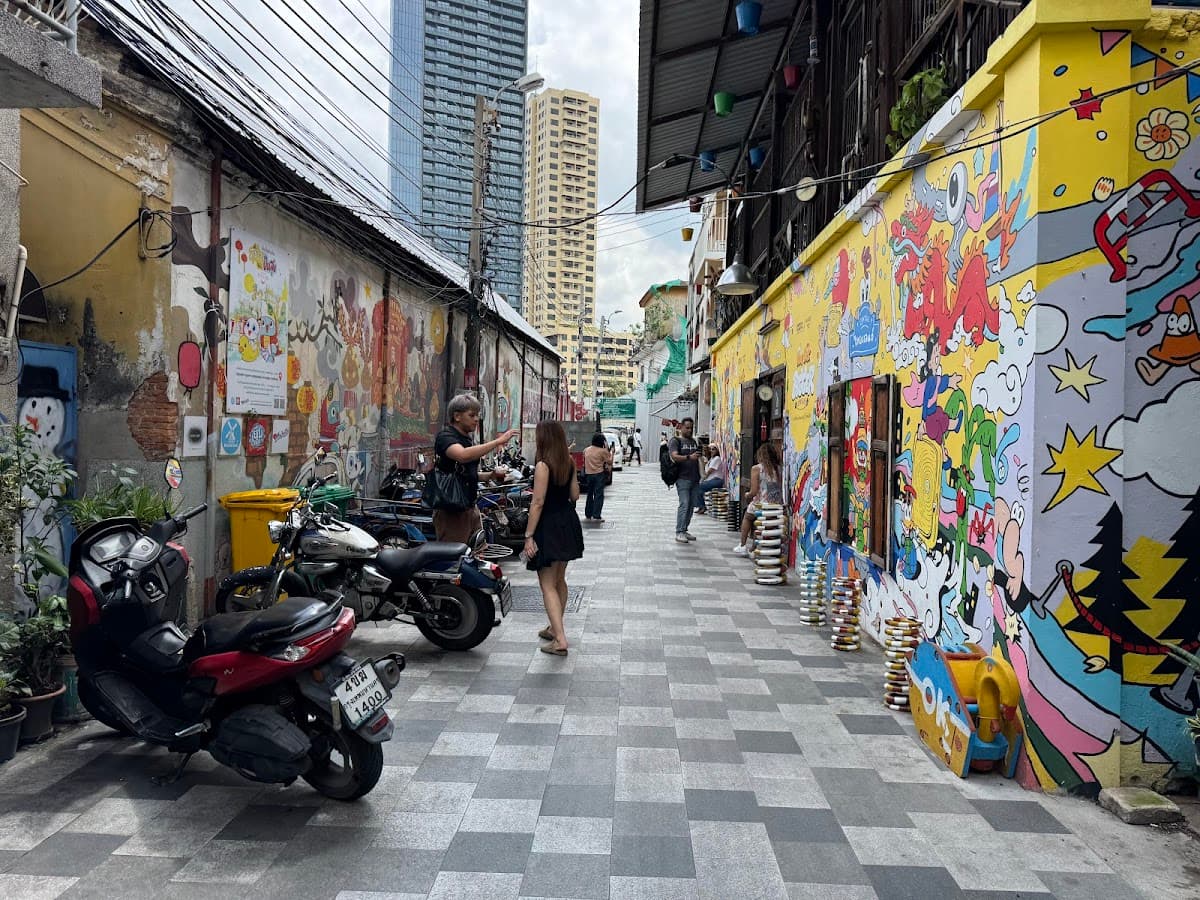 Talat Noi Street Art