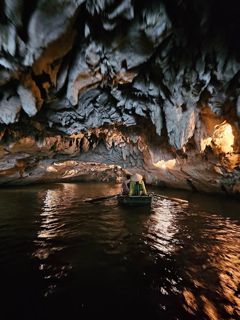 Tam Cốc Boat Trip (Ngo Đồng River)