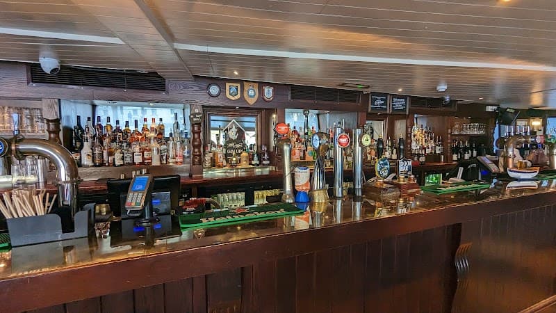 Tattershall Castle (Boat Pub on the Thames)