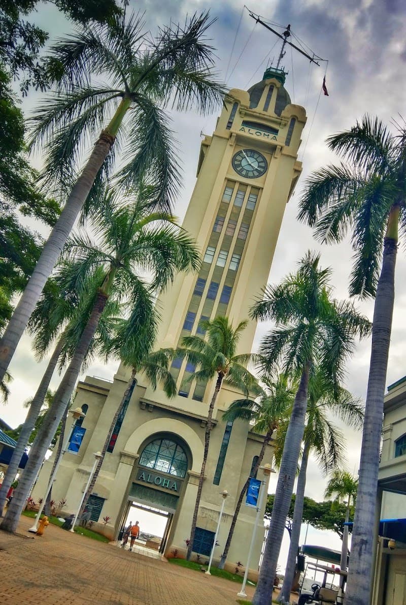 The Alley at Aloha Tower (mixed vendors)
