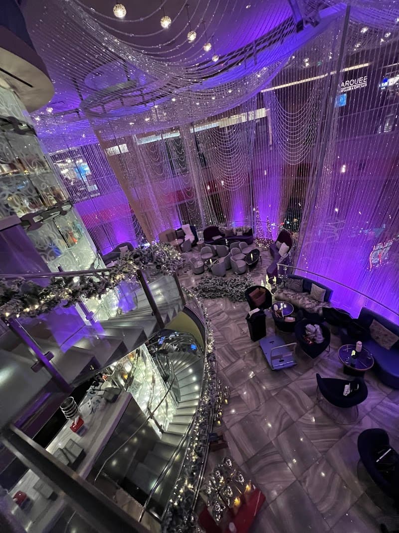 The Cosmopolitan Chandelier Bar