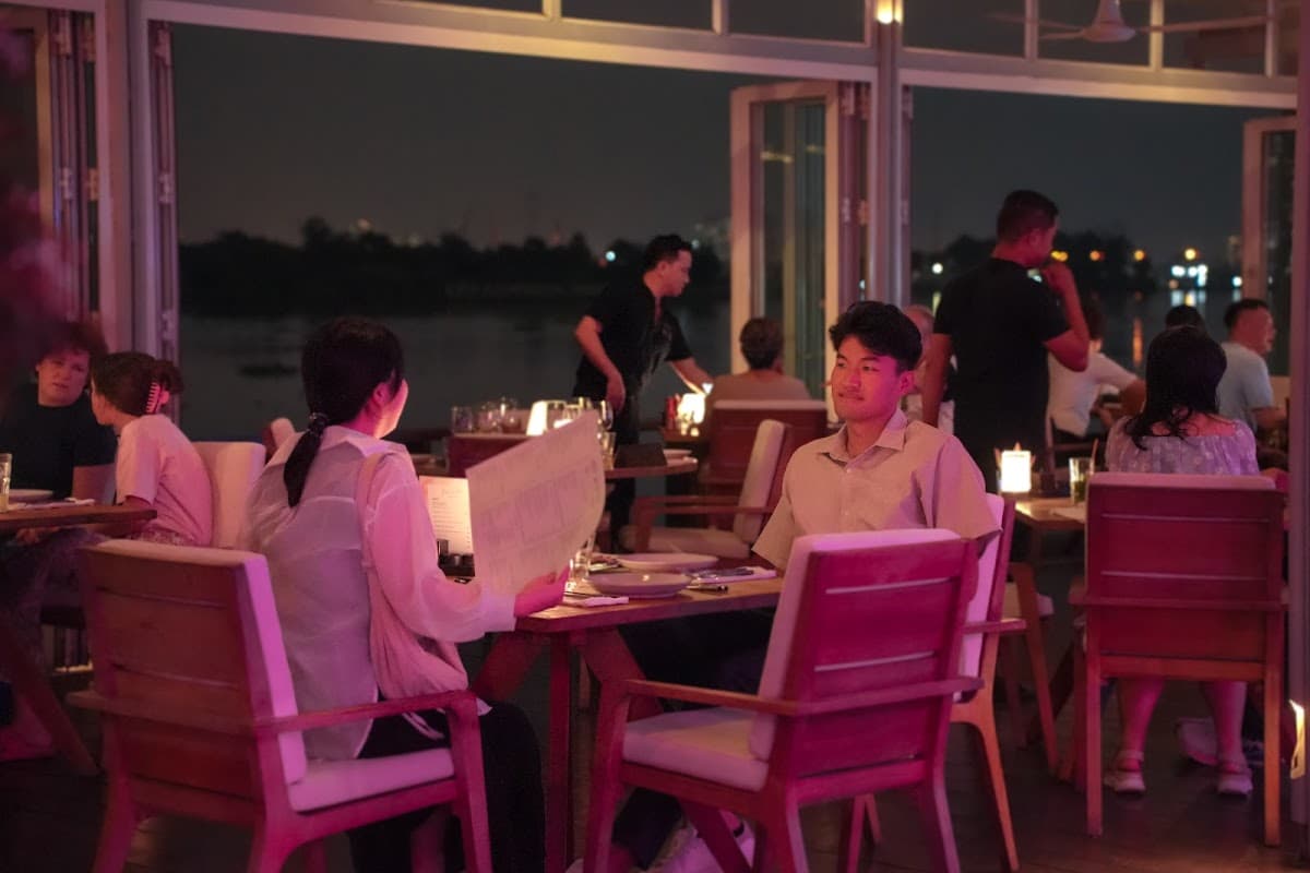 Modern Minimal Day in Saigon: Art, Markets & Trails