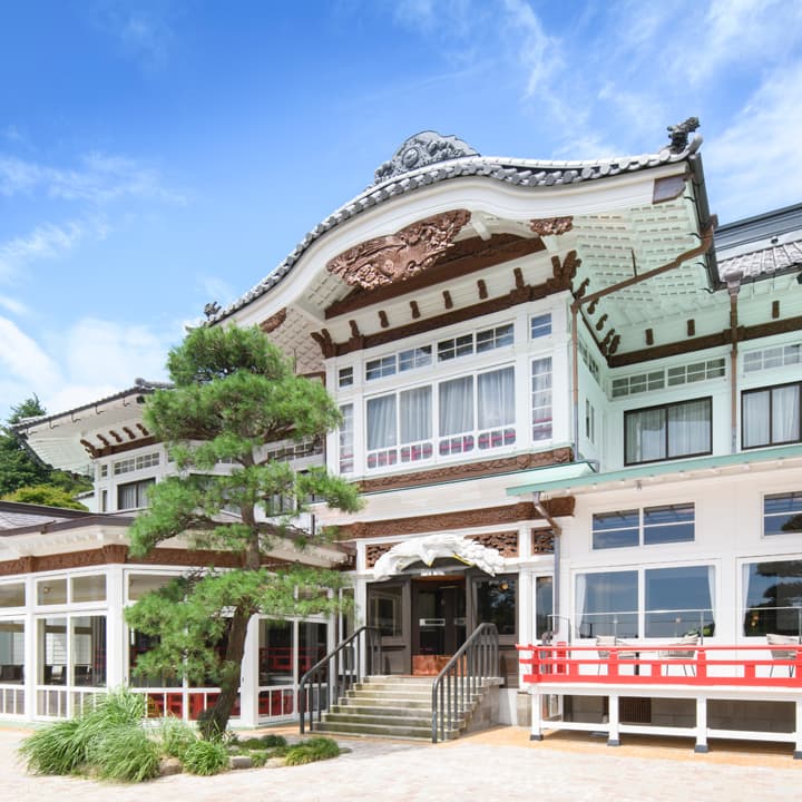 Three Romantic Days in Hakone’s Forests, Lakes, and Onsens