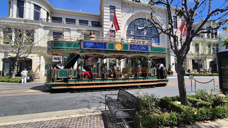 The Grove & Farmers Market