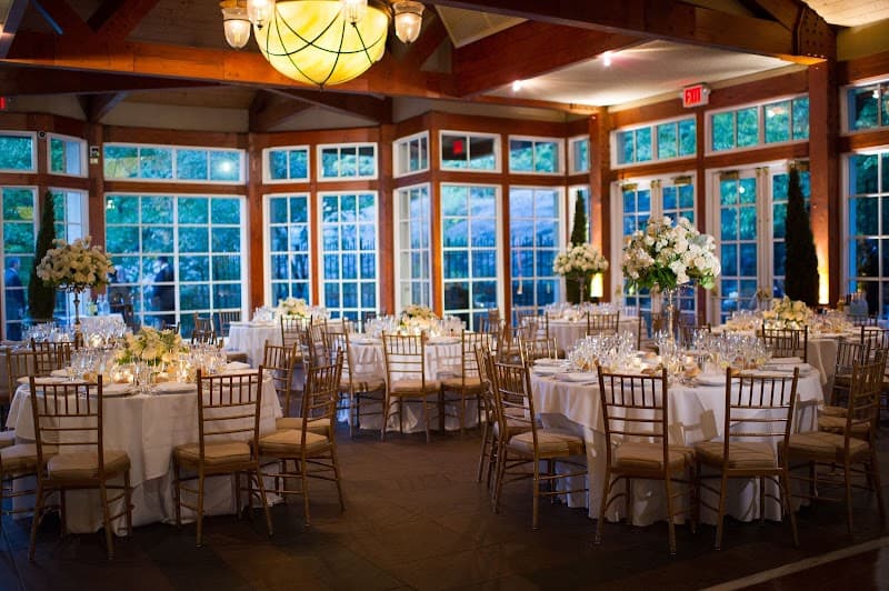 The Loeb Boathouse Express Café (or nearby Upper East Side café)